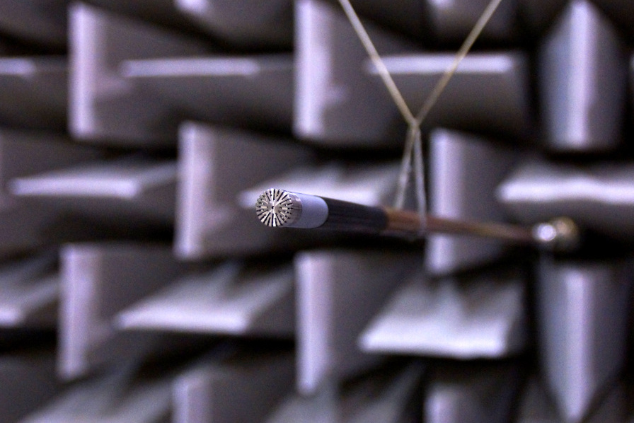 Microphone en salle anéchoïque, LNE